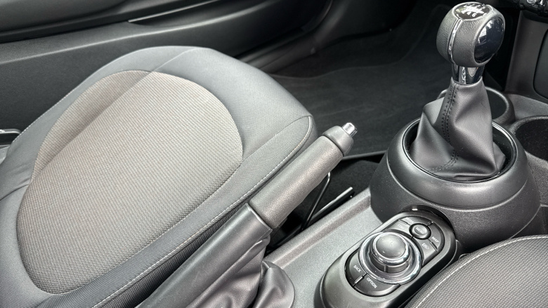 MINI Hatchback 1.5 Cooper Classic 3dr Petrol Hatchback